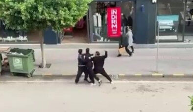 Hatay’da Kargo Çalışanı ve Vatandaş Arasında ‘Ekranıma Baktın’ Kavgası: Sokak Ringe Döndü