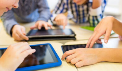 AB’den Çocukları Sosyal Medya Tehlikelerinden Koruma Hamlesi: Yaş Sınırı ve Güvenli Platformlar Yolda