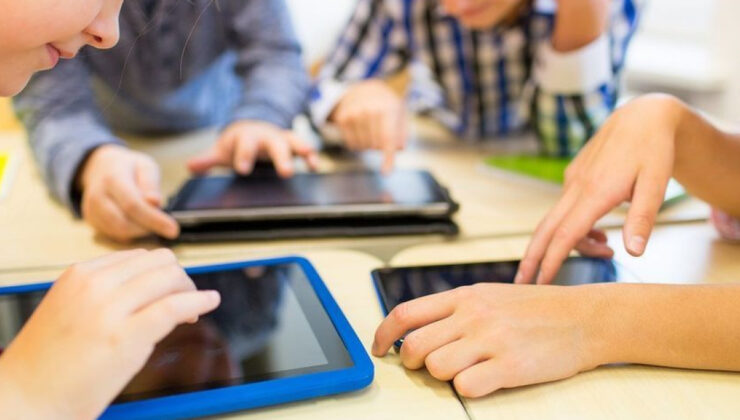 AB’den Çocukları Sosyal Medya Tehlikelerinden Koruma Hamlesi: Yaş Sınırı ve Güvenli Platformlar Yolda