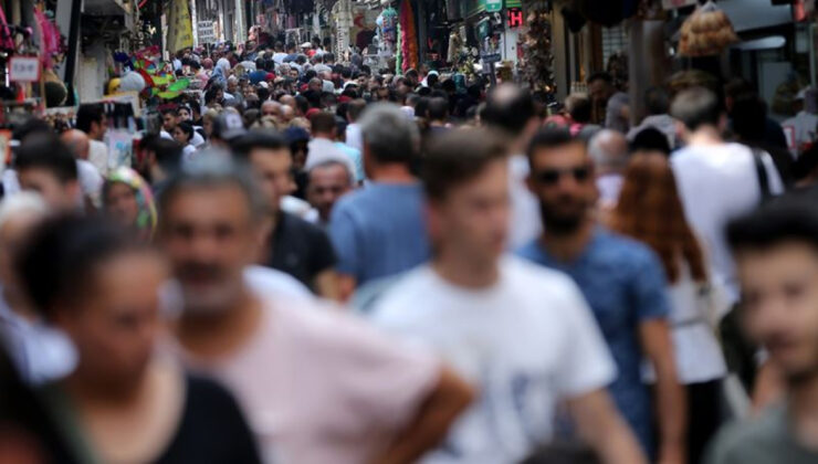 Türkiye Nüfusu Rekor Seviyede Artarken Yaşlanıyor: İşte Yeni Rakamlar ve Şaşırtan Detaylar!