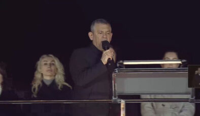 Özgür Özel’den Adalar’da Sert Mesajlar: ‘Millet İradesine Sahip Çıkıyoruz’ Mitinginde Seçim Sonuçları ve Atamalara Eleştiri