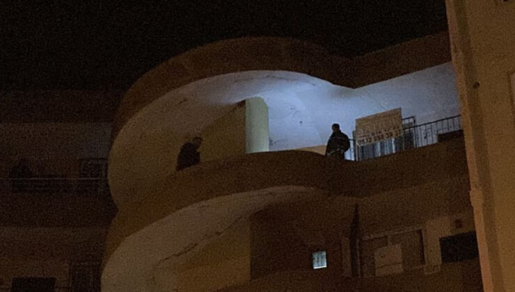 Mersin’de Şüpheli Ölüm: Evde Kavga İhbarı Üzerine Giden Polis, Banyo’da Ceset Buldu, 3 Gözaltı