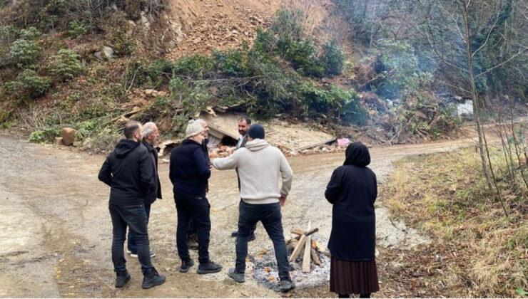 Rize’de Heyelan: Ev Toprak Altında Kaldı, Facia Ucuz Atlatıldı