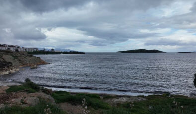 Foça Açıklarında Göçmen Botu Faciası: 3 Ölü, 4 Kayıp İçin Arama Kurtarma Devam Ediyor