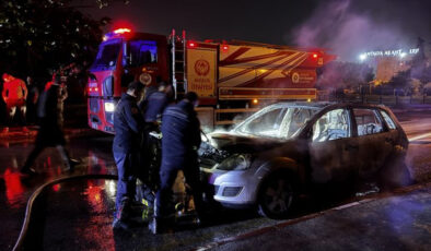 Antalya’da Korkutan Yangın: Park Halindeki İki Aracı Ateşe Veren Şahıs Yakalandı