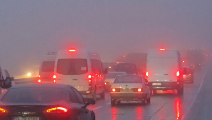 İstanbul’da Sabah Trafiği Felç: Yağmur, Sis ve İş Günü Yoğunluğu Hayatı Olumsuz Etkiledi