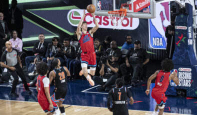 NBA Yükselen Yıldızlar Turnuvası’nda Vince Carter’ın Takımı Zirvede: VJ Edgecombe MVP Seçildi