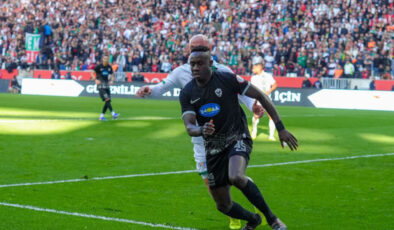 Amed SK ile Sakaryaspor Arasındaki Zirve Yarışı Berabere Sonuçlandı: Liderlik El Değiştirdi