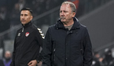 Sergen Yalçın’dan Başakşehir Galibiyeti Değerlendirmesi: ‘Doğru Transferler Yaptık, Eksiklerimizi Görüyoruz’