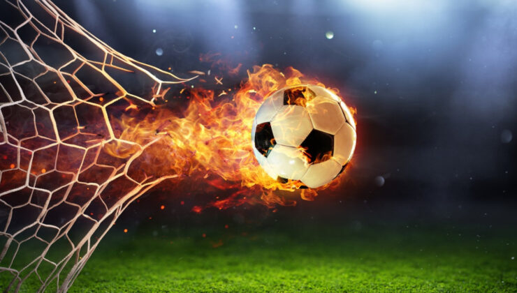 Napoli ile Roma Arasındaki Nefes Kesen Mücadele 2-2 Berabere Bitti: Zeki Çelik Sahada