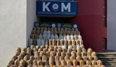 Adana’da Kaçak Tütün Operasyonu: 2.5 Ton Kıyılmış Tütün Ele Geçirildi, 5 Kişi Gözaltına Alındı