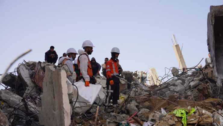 Gazze’de Enkaz Altında Kalan Binlerce Kişi: Kurtarma Çalışmaları Başladı
