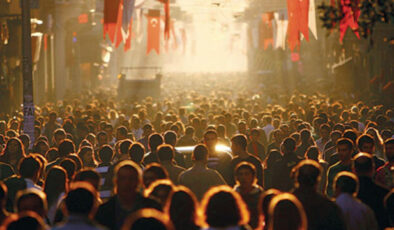 Türkiye Nüfusu Yüzde 0,5 Artışla 86,1 Milyona Ulaştı: Demografik Trendler ve Gelecek Senaryoları