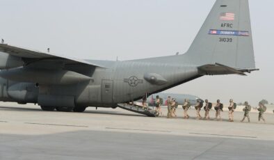 ABD, Orta Doğu’da Askeri Yığınağı Artırırken El-Udeyd Üssünden Tahliyeler Başladı