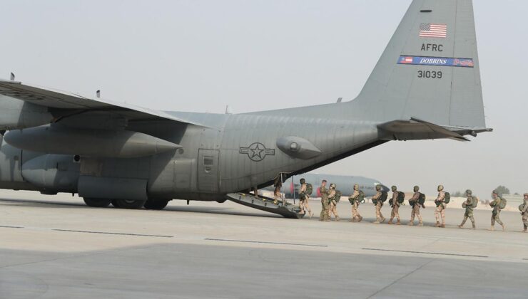 ABD, Orta Doğu’da Askeri Yığınağı Artırırken El-Udeyd Üssünden Tahliyeler Başladı