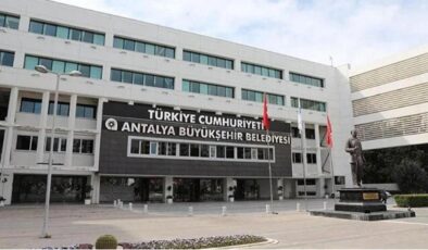 Antalya Büyükşehir Belediyesi Yolsuzluk Soruşturmasında İddianame Kabul Edildi: Muhittin Böcek ve Diğer Şüpheliler Hakkında Hapis Cezası İsteniyor