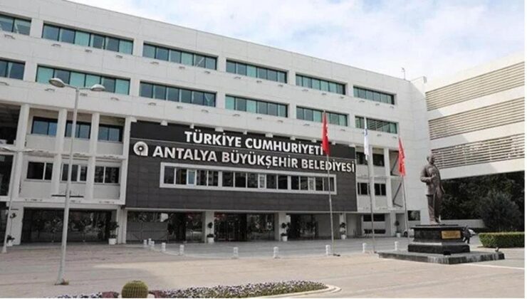 Antalya Büyükşehir Belediyesi Yolsuzluk Soruşturmasında İddianame Kabul Edildi: Muhittin Böcek ve Diğer Şüpheliler Hakkında Hapis Cezası İsteniyor