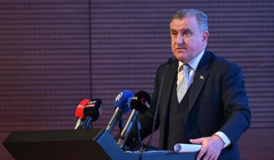 Bakan Bak’tan Gençlere 2030 Vizyonu: 100 Bin Yapay Zeka Girişimcisi Hedefi