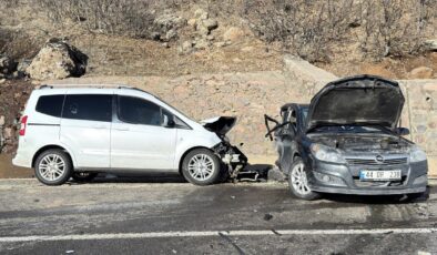 Bingöl-Elazığ Karayolu’nda Feci Kaza: 2 Ölü, 3 Yaralı