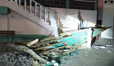 Manisa’da Fırtına Hayatı Olumsuz Etkiledi: Minare Devrildi, Ulaşım Aksadı, Hasar Büyük