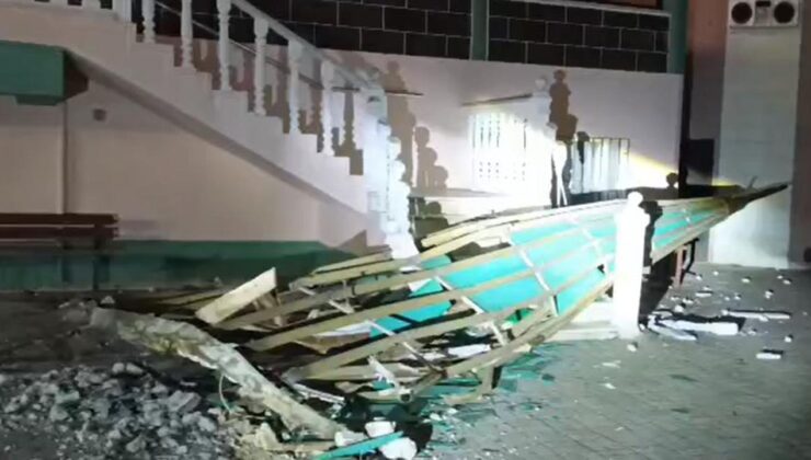 Manisa’da Fırtına Hayatı Olumsuz Etkiledi: Minare Devrildi, Ulaşım Aksadı, Hasar Büyük