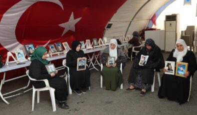 Diyarbakır Anneleri’nin Umut Dolu Bekleyişi 2362. Gününde: Ramazan Ayında da Evlat Hasretiyle Nöbette