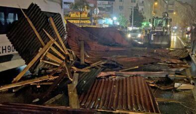 İstanbul’da Fırtına Hayatı Olumsuz Etkiledi: Avrupa ve Anadolu Yakası’nda Zarar ve Zor Anlar