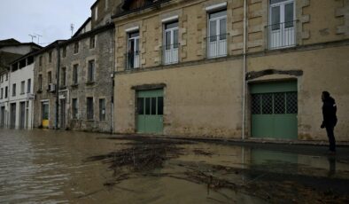 Fransa’yı Vuran Nils Fırtınası: Kırmızı Alarm, Elektrik Kesintileri ve Hayatını Kaybedenler