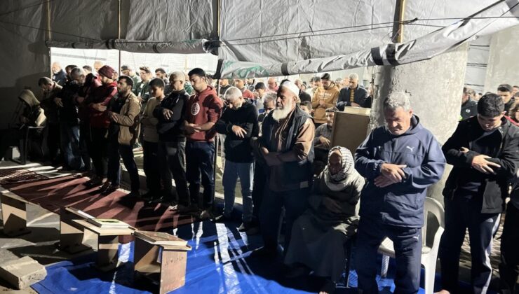 Gazze’de Ramazan Coşkusu: Savaşın Gölgesinde İlk Teravih Namazları