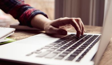 Dijital Gözetim Çağı: Gölge Profiller ve Hedeflenmiş Reklamcılık Tehlikesi