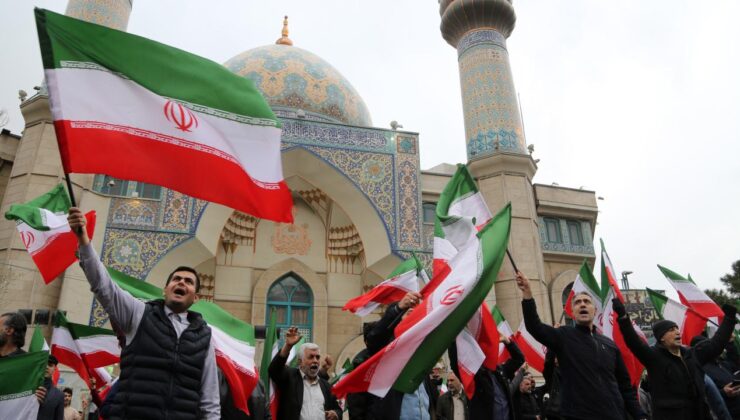 İran’da ABD ve İsrail Saldırıları Protesto Edildi, Karşılıklı Saldırılarla Bölgesel Gerilim Tırmanıyor