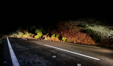 Saruhanlı-Turgutlu Arası Otoyolda Toprak Kayması: Yol Ulaşıma Kapanıp Açıldı