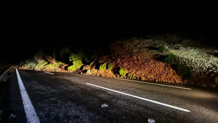 Saruhanlı-Turgutlu Arası Otoyolda Toprak Kayması: Yol Trafiğe Kapatıldı, Kontrollü Açıldı