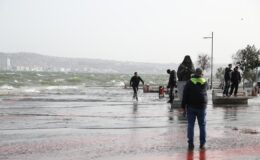 İzmir’i Fırtına Vurdu: Deniz Taşkınları ve Ulaşımda Aksamalar Yaşandı