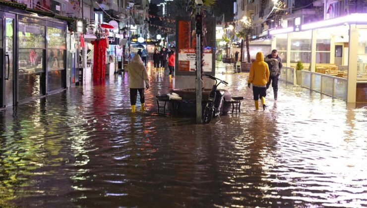 İzmir’i Sağanak Vurdu: Alsancak ve Kordon’da Hayat Felç, İş Yerleri Sular Altında
