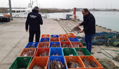 Karasu’da Yasa Dışı Avcılığa Geçit Yok: 850 Kilogram Kalkan Balığına El Konuldu, 905 Bin Lira Ceza