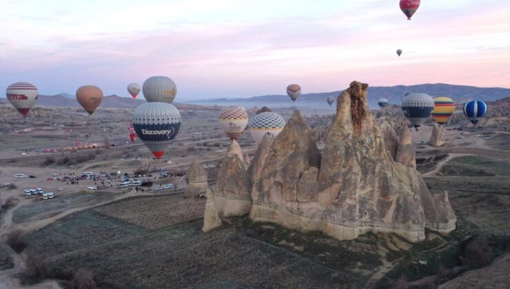Kapadokya’da Balon Turları Rekora Koşuyor: 2025’te 754 Bin Kişi Gökyüzüyle Buluştu