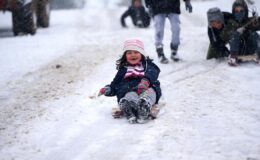 Erzurum’da Kar Yağışı Eğitime Ara Verdirtti: Okullar Tatil Edildi, Kamu Personeline İzin