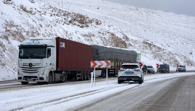 Kar ve Tipi Doğu ve İç Anadolu’da Ulaşımı Felç Etti: Hangi Yollar Kapalı?