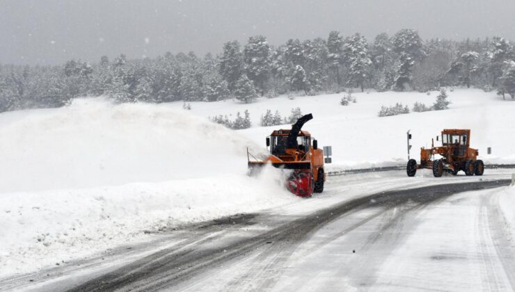 Siirt’te Kar Esareti: Mahsur Kalan 15 Araç Kurtarıldı