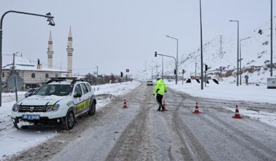 Erciyes Dağı’nda Kar Yağışı ve Tipi Etkili Oldu: Ulaşım Yeniden Açıldı