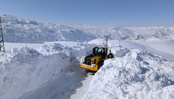 Van, Hakkari ve Bitlis’te Kar ve Tipi Ulaşımı Felç Etti: Köy ve Üs Bölgelerine Erişim Kesildi