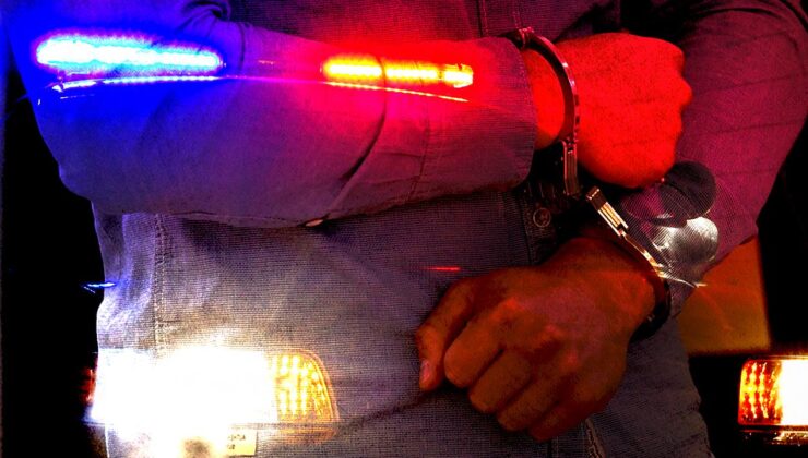 İzmir Merkezli Suç Örgütü Operasyonu: 18 Gözaltı, Silah ve Mühimmat Ele Geçirildi