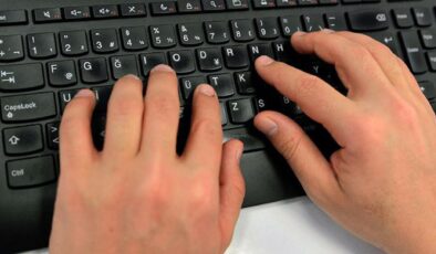 Polis Memuru ‘Çavuş X’, Sahte Çalışma İddialarıyla İşten Çıkarıldı: Tuş Vuruşu Hilesiyle Yakalandı