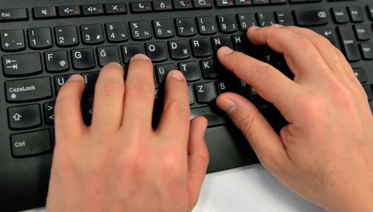 Polis Memuru ‘Çavuş X’, Sahte Çalışma İddialarıyla İşten Çıkarıldı: Tuş Vuruşu Hilesiyle Yakalandı