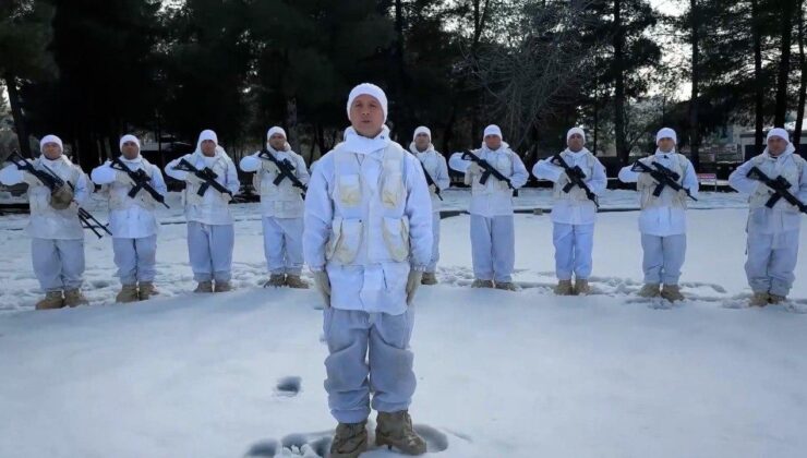 Yalovalı Sabahat Teyze’den Mehmetçiğe Şefkat Eli: 400 Bere Siirt’teki Komandolara Ulaştı