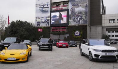 İstanbul’da Lüks Otomobil Kaçakçılığı Operasyonu: 14 Gözaltı, 11 Lüks Araca El Konuldu