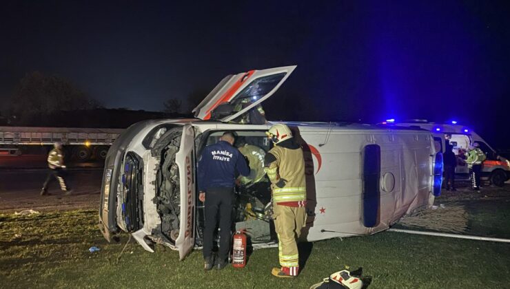 Manisa’da Feci Kaza: Otomobil ve Ambulans Çarpıştı, 5 Yaralı