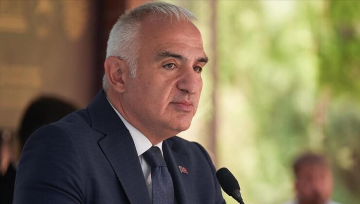 Bakan Ersoy’dan Anlamlı Paylaşım: Gezici Kütüphane İle Buluşan Öğrencilerin Okuma Coşkusu