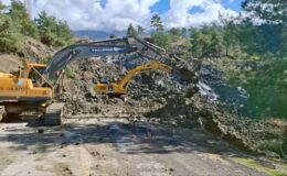 Seydikemer’de Heyelan: Arsa Mahallesi Yolu Ulaşıma Kapandı, Çalışmalar Sürüyor